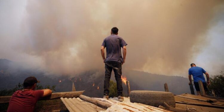 Tras 5 días de combate y 1.930 voluntarios: Bomberos da por superados incendios en Valparaíso