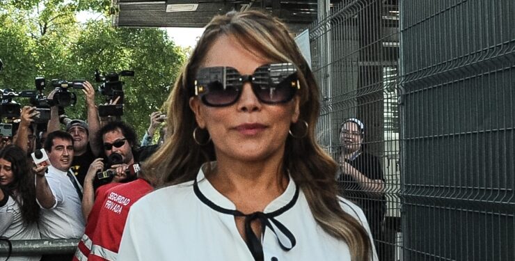 Uno de los abogados de Cathy Barriga renuncia a su defensa por diferencias para enfrentar la causa