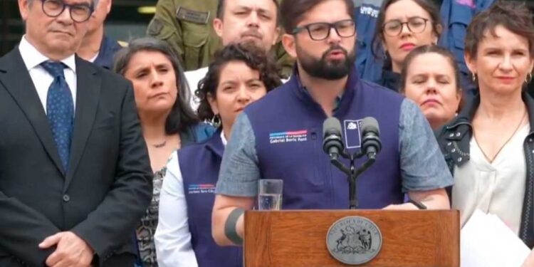 Incendios: Boric anunció la activación del Fondo Nacional de Reconstrucción