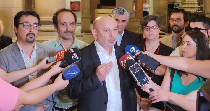 Isapres: Senadores oficialistas ingresan en TC requerimiento en contra de la mutualización