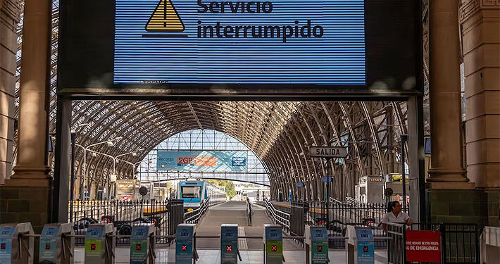 Paro de trenes en Argentina: Gobierno de Milei acusa de «mala fe» a manifestantes