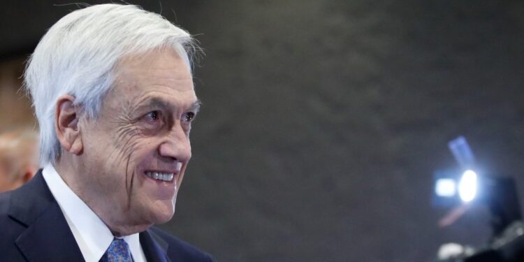 Cadem: 60% considera que Piñera logró avances importantes frente a los problemas que enfrentó