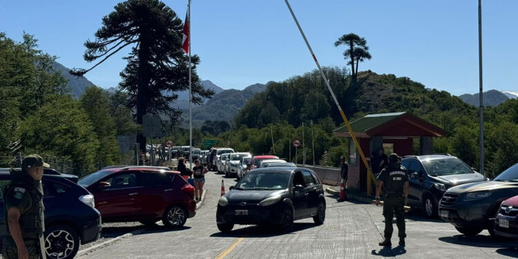 Tras «filas interminables»: Gobierno revisará funcionamiento de pasos fronterizos del sur