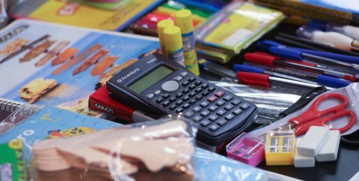 Sernac presenta el “buscador de útiles escolares” para cotizar precios en todo el país