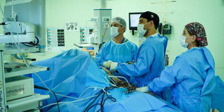 Hospital Osorno realiza exitoso operativo de 22 cirugías de reparación de hombros