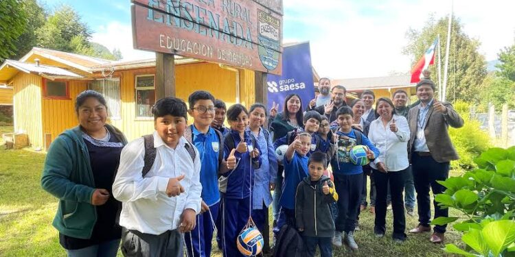 Saesa llegó hasta sector rural de Lago Ranco con su programa “Escuela con Energía”