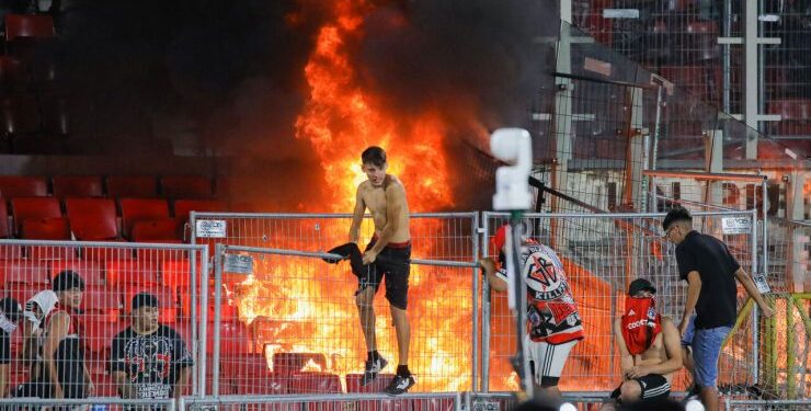 Sanción histórica de la ANFP: 12.820 hinchas de Colo Colo son castigados por incidentes en Supercopa