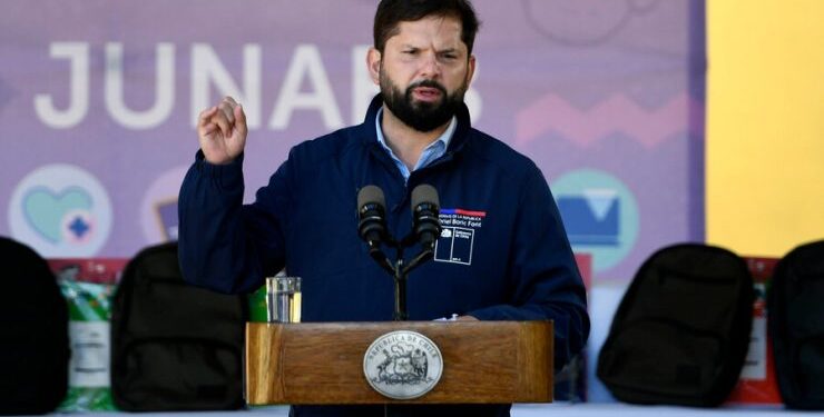 Boric reconoce retraso en entrega de viviendas de emergencia en zonas afectadas por incendios forestales