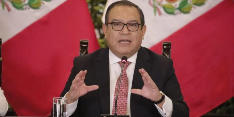 Perú: Primer ministro renuncia por presunta contratación irregular de mujer con la que habría tenido una relación