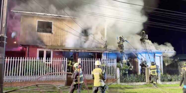 Incendio en sector Rahue Alto de Osorno dejó dos casas afectadas