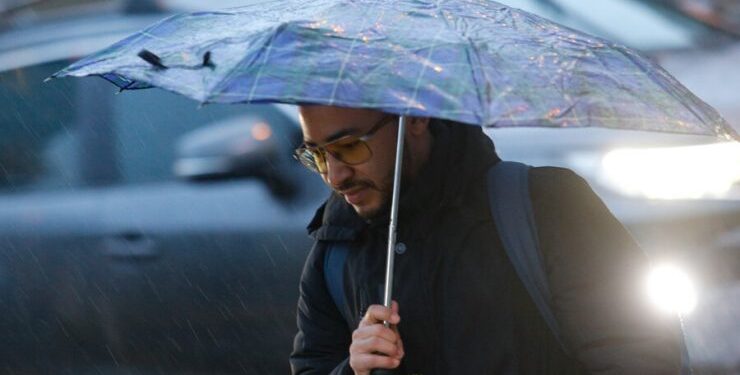 Emiten advertencia meteorológica por precipitaciones “moderadas” en cinco regiones del país