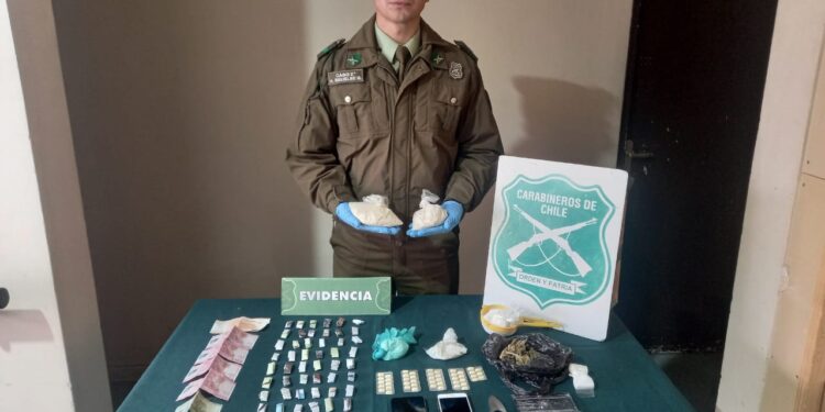 Tras control vehicular, detienen por tráfico de drogas a dos sujetos en Osorno