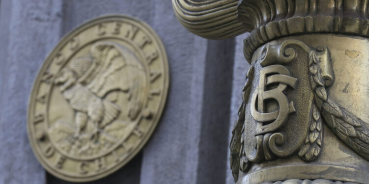 Mercado baja a 75 puntos su apuesta de recorte de tasa clave en abril
