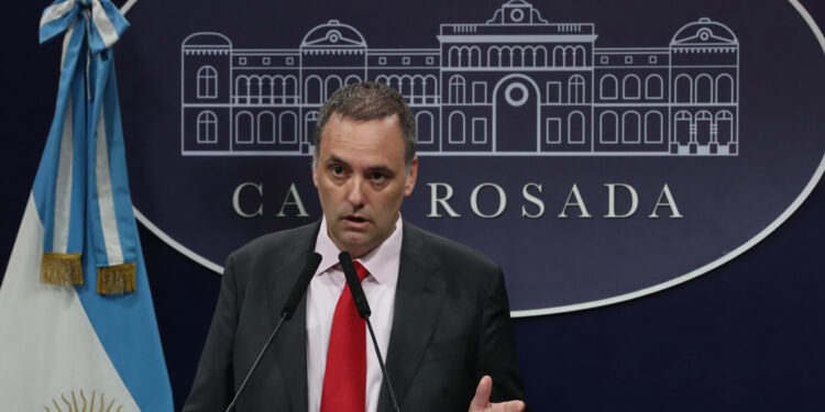 Argentina anuncia apertura total de importaciones de alimentos para «acelerar normalización de precios»