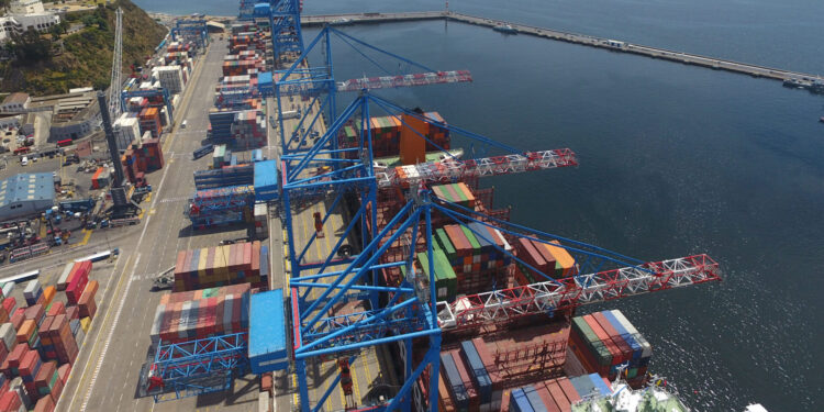 Por abuso de posición dominante: FNE pide multa de US$21,7 millones para terminales portuarios