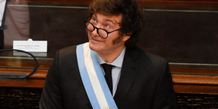 Argentina tiene que refinanciar este año deuda por el equivalente del 10 % de su PIB