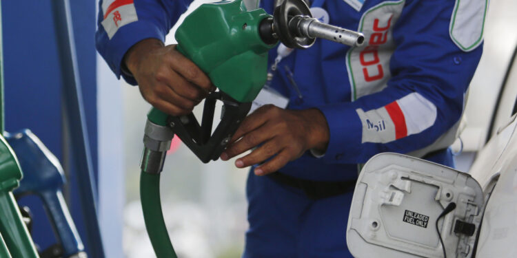 No dan tregua: Bencinas subirán otros 31 pesos este jueves