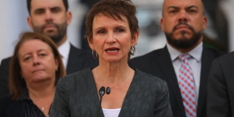 Tohá planteó que funcionarios de Gobierno que sean formalizados deberán dejar sus cargos