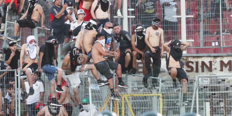 Corte declara inadmisible recurso de protección de hinchas de Colo Colo contra sanción del tribunal de disciplina