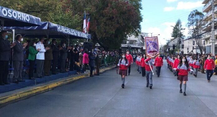 Desfile por el centro de la ciudad marca aniversario 466 de Osorno este 27 de marzo