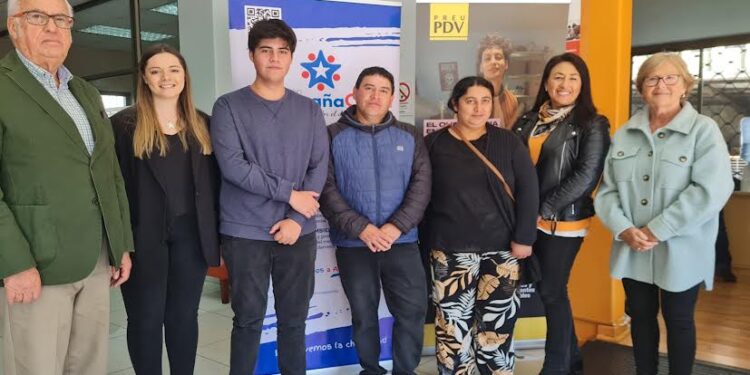 Fundación AcompañaChile entrega Beca de Educación Preuniversitaria a joven de Puyehue