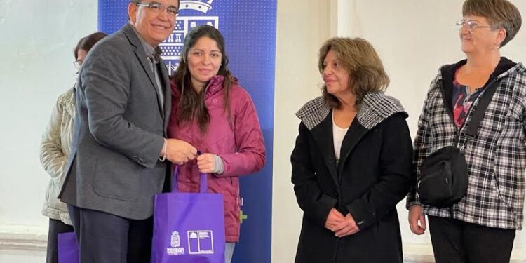 Dan bienvenida a nuevas integrantes del programa “Mujeres jefas de hogar” en Osorno 