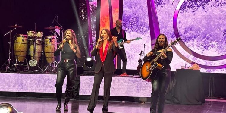 Myriam Hernández cautivó con su romanticismo en show por aniversario de Osorno