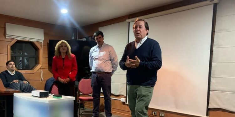 Realizan jornada sobre gestión municipal y gobierno comunal en recinto Sago de Osorno