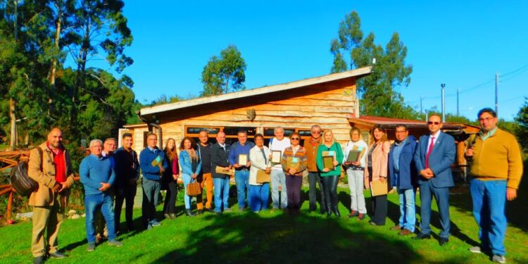 Con entrega de reconocimientos se realizó asamblea mensual de Archi Los Lagos