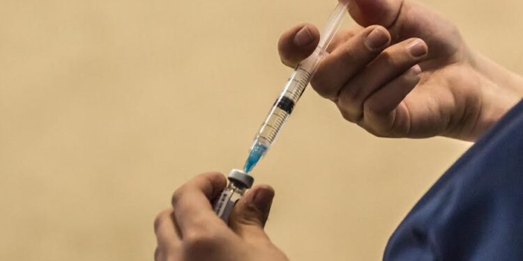 Vacunación Influenza: personal de salud en la provincia de Osorno alcanza un 70% de avance