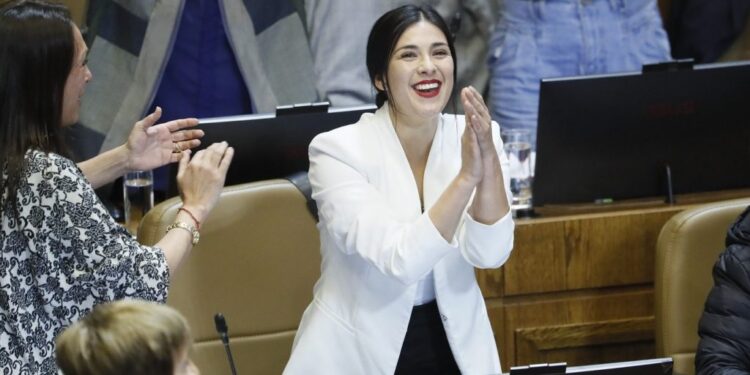 Karol Cariola se convierte en presidenta de la Cámara, la primera militante comunista en el cargo