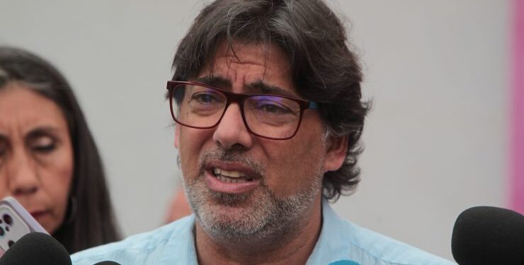 Jadue anuncia acciones tras acusar que le impidieron salir de Chile