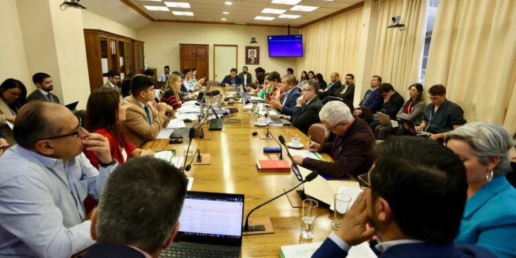 Comisión de Salud de la Cámara despacha ley corta de Isapres y pasa a la comisión de Hacienda