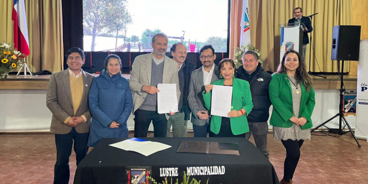 Gobierno Regional y Dirección de Obras Portuarias firman convenio para renovar costanera en Puyehue