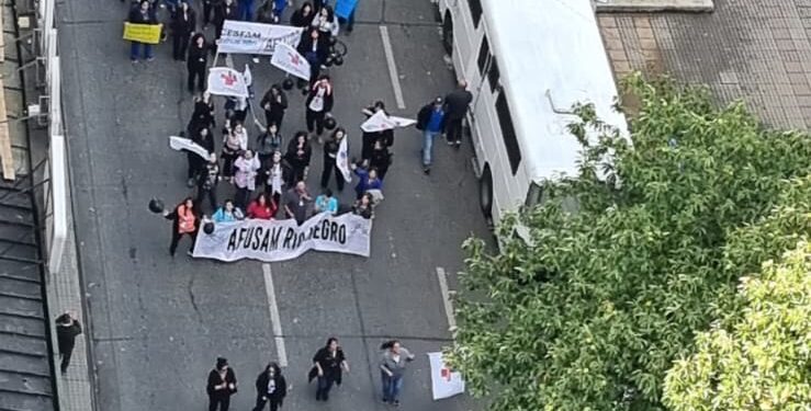 Afusam Osorno se manifestó en las calles en el marco de paro nacional