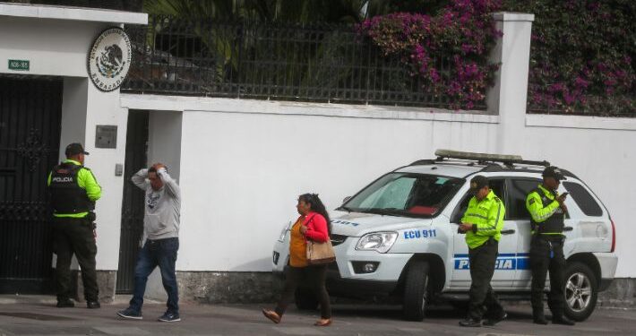 México cierra de forma indefinida su embajada en Ecuador y suspende servicios consulares