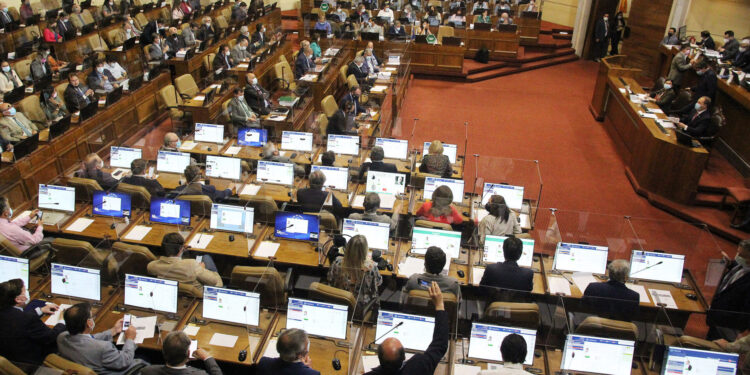 Ley corta de isapres a contrarreloj: Cámara votará el proyecto esta tarde y Senado aún no define cronograma