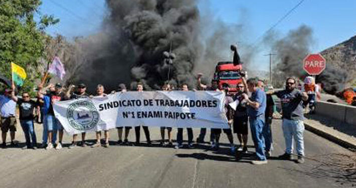 Manifestaciones y bloqueos por cierre de fundición Paipote y protesta por despidos en Enap