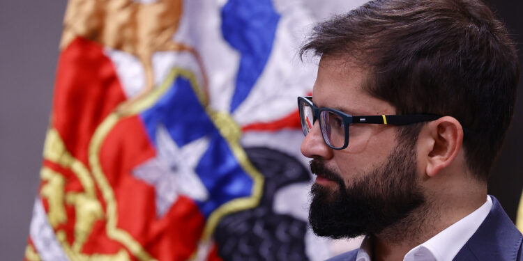 Oposición insta al Gobierno a poner urgencia a la reforma al sistema político