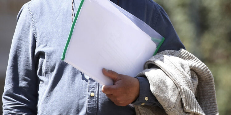Desempleo cayó por primera vez en 16 meses y se ubicó en 8,7%