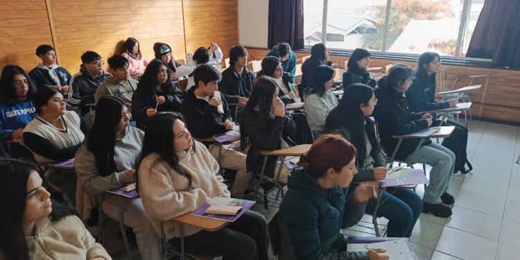 Cerca de 400 estudiantes fueron parte del Primer Ensayo PAES 2024 en la Sede Osorno de Santo Tomás