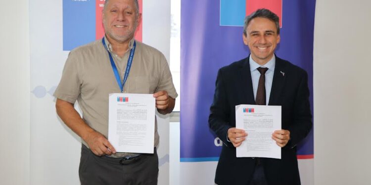 Servicio de Salud Osorno y Departamento Provincial de Educación firman convenio para promover entornos saludables