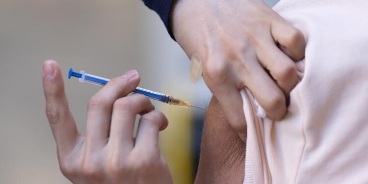 Servicio de Salud Osorno reitera importancia de vacunación ante aumento de circulación de Influenza 