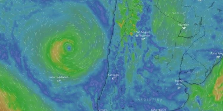 Anuncian llegada de «gigantesco» ciclón a Chile en los próximos días: ¿A qué zonas afectará?