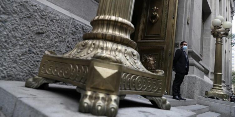 Analistas prevén que Banco Central bajará tasa clave de interés al 6,0% en mayo