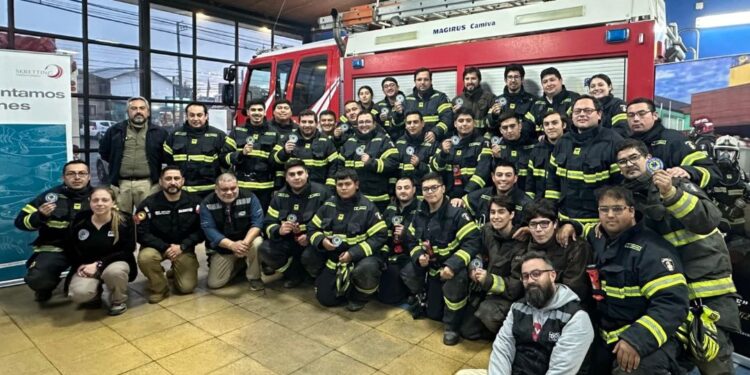 Octava compañía de Bomberos Osorno graduó a 27 voluntarios como operadores de soporte vital
