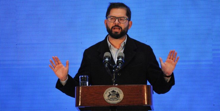 “Misión Polo Sur”: Boric anuncia viaje a la Antártica para enero en medio de arremetida de Milei