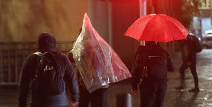 Activan Código Azul en tres regiones del país por intensas lluvias