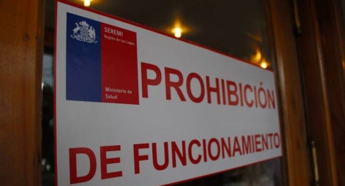 Tras fiscalización nocturna, Seremi de Salud clausura local en Osorno