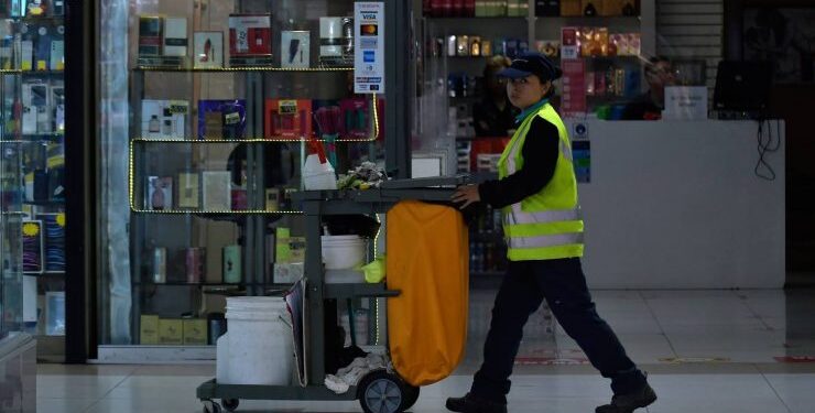 Cadem: Ley de 40 Horas, solo 53% de trabajadores dependientes redujo su jornada laboral
